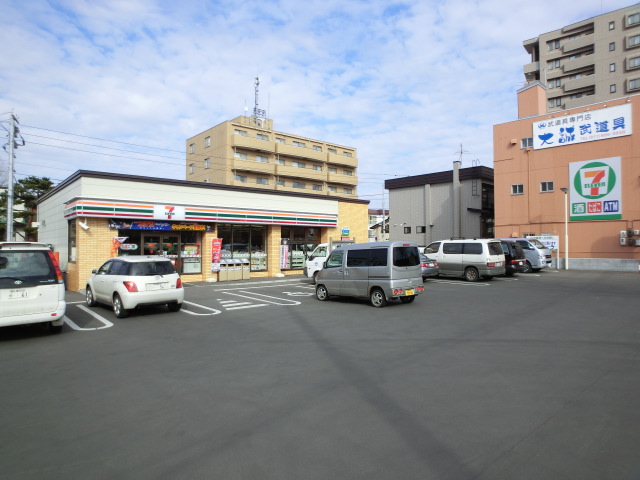 Convenience store. Seven-Eleven Sapporo Nangodori 5-chome Kitamise (convenience store) to 212m