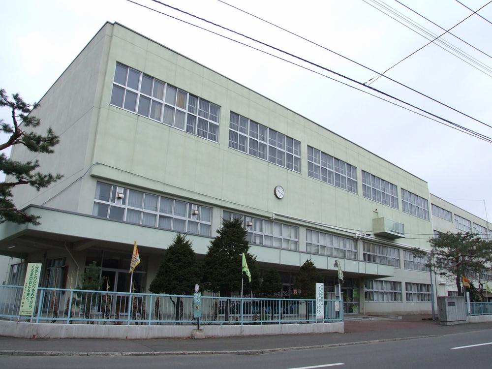 Primary school. Heiwadori until elementary school 190m