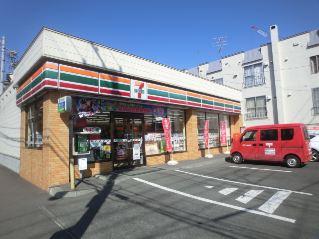 Convenience store. Seven-Eleven Higashisapporo Article 5 store up (convenience store) 160m