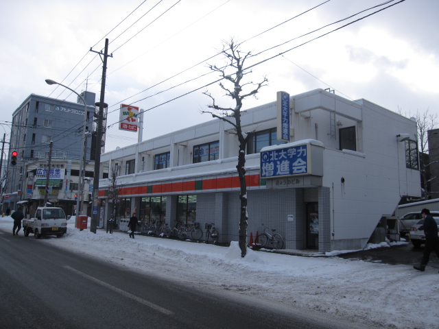 Convenience store. 15m to Sunkus Higashisapporo store (convenience store)