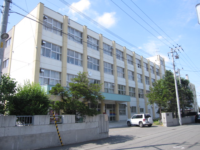 Junior high school. 1520m to Sapporo City Shiraishi junior high school (junior high school)