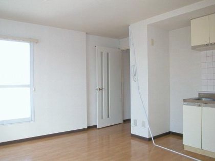 Living and room.  ☆ Pets OK! It is a popular listing wide Floor! It is recommended!  ☆ 