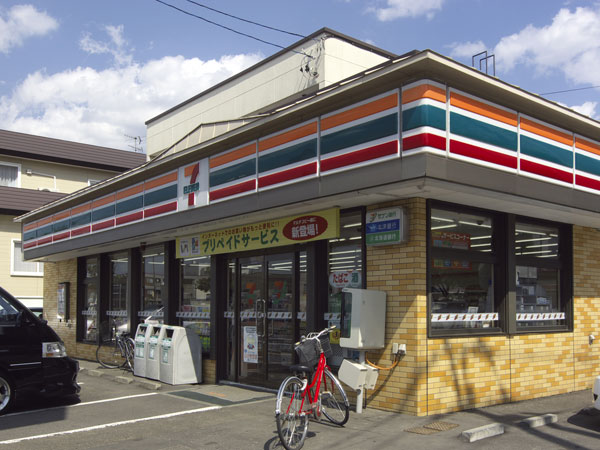 Convenience store. Seven-Eleven Sapporo Hondori store up (convenience store) 139m