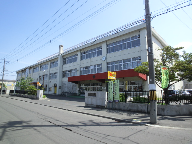 Primary school. 600m to Sapporo Municipal Hongo elementary school (elementary school)