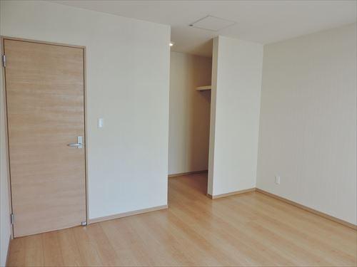 Other introspection. 8 Pledge of bedroom spacious there is a walk-in closet