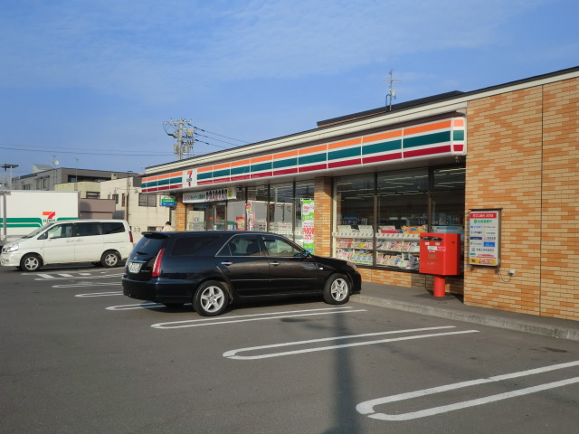 Convenience store. Seven-Eleven Sapporo Kikusuimoto cho, Article 2 store up (convenience store) 444m