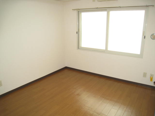 Other room space. It is already decorated