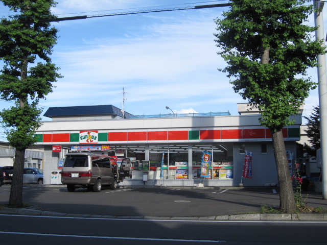 Convenience store. 215m until Thanksgiving Nango 8-chome (convenience store)