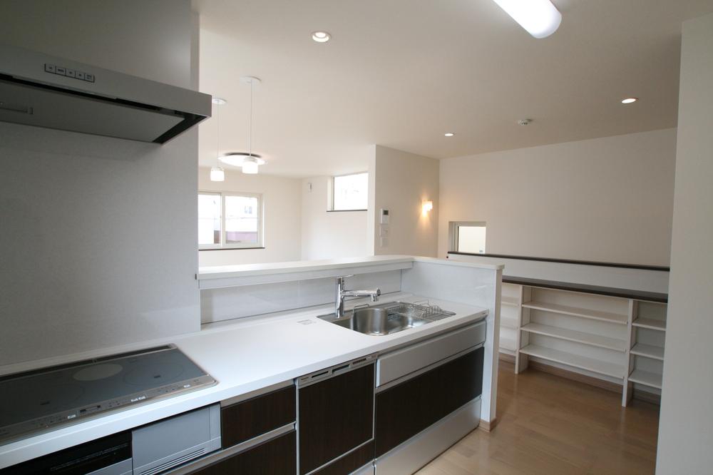 Other. Face-to-face in the kitchen. Counter while hiding the hand, It has also become a storage space