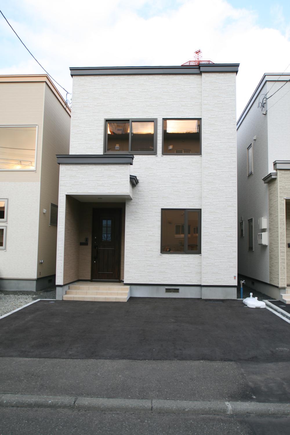 Local appearance photo. Local (12 May 2013) Shooting