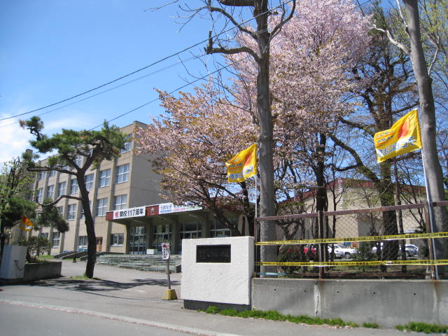 Primary school. 906m to Sapporo Municipal Oyachi elementary school (elementary school)