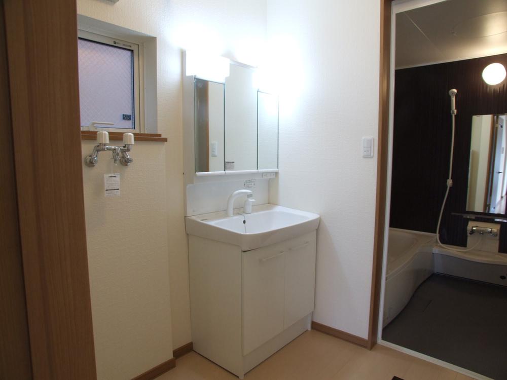 Wash basin, toilet. In utility, With a convenient clothes in rain and winter of laundry