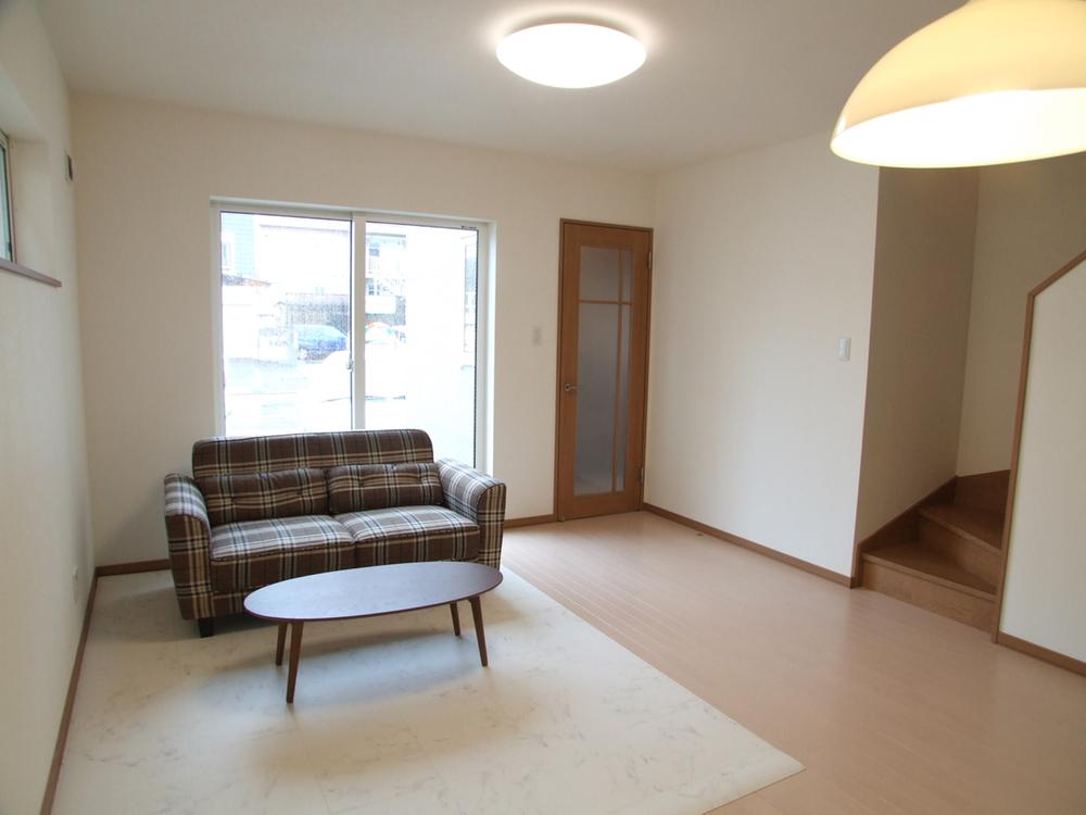 Living. Living room-up of the living room stairs, Not essential to the family of Kominyukeshon.