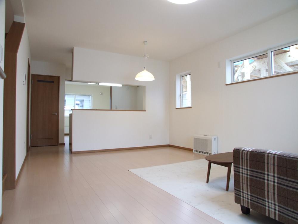 Living. Face-to-face of the kitchen is momentum also conversation with family while cooking.