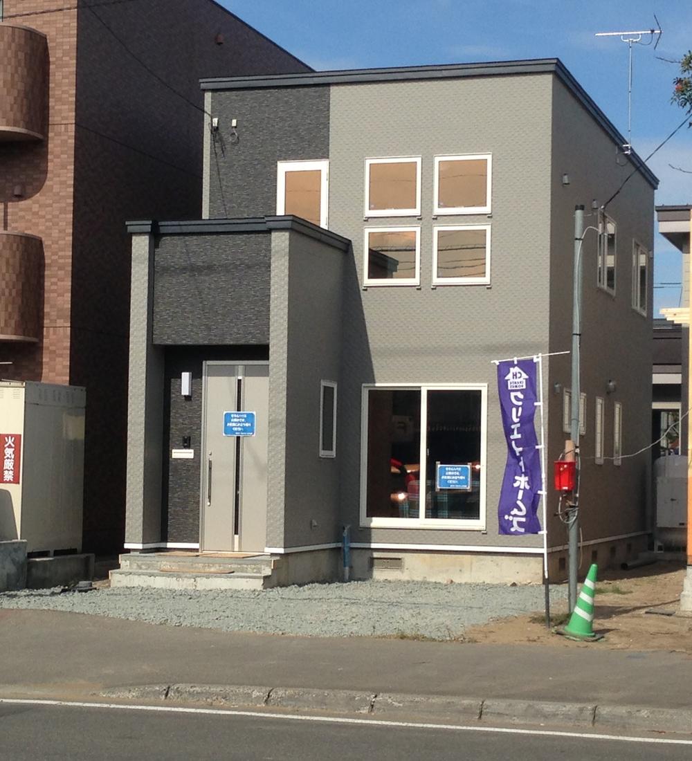 Local appearance photo. Local (September 2013) Shooting. It may be sunny on the south-facing site, The entire surface of the road does not have for tightness of 20m.