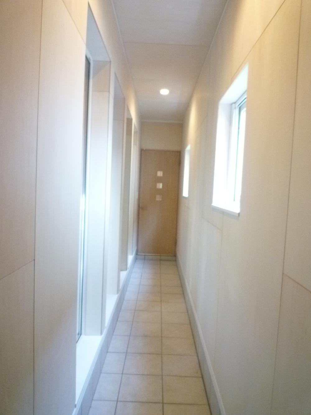 Entrance. Approach to the door while looking at the garage