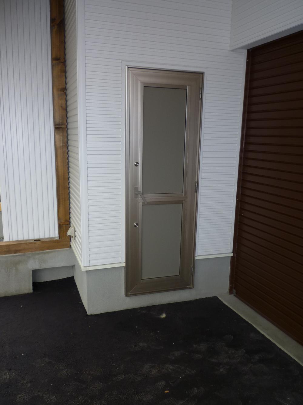 Other. Door that can be directly out to the garage