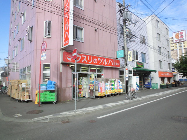 Dorakkusutoa. Medicine of Tsuruha Hongo shop 123m until (drugstore)
