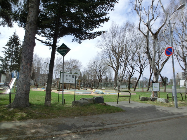 park. 1185m ten thousand students park (park)
