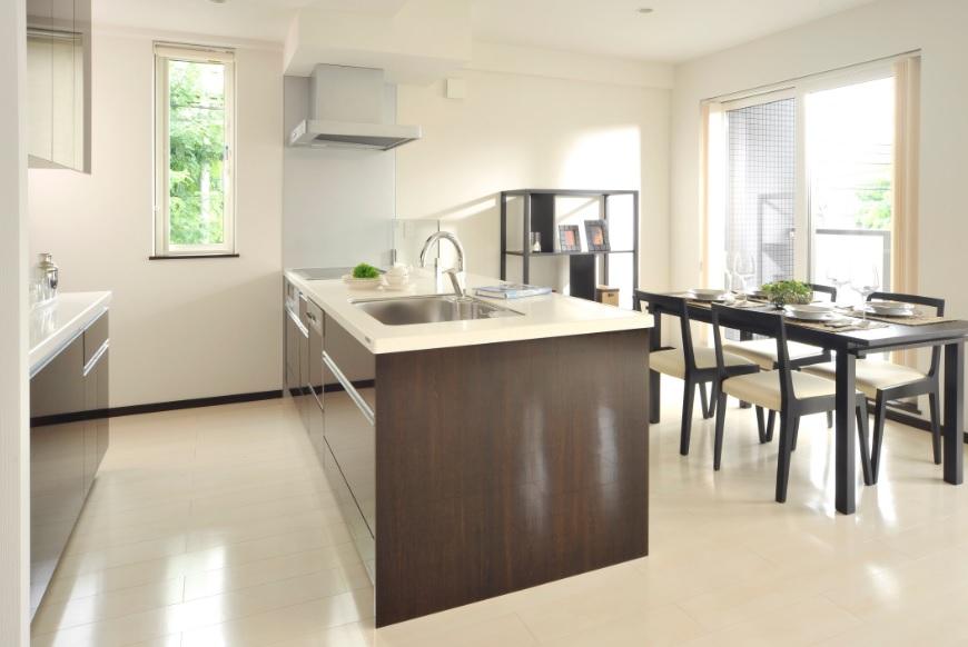 Same specifications photo (kitchen). The dining space side, A balcony with a sense of openness. Enjoy the views from the dining. (A building reference photograph)