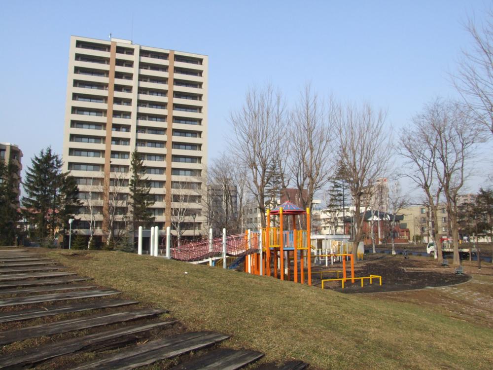 park. 919m to Takashi Nango park