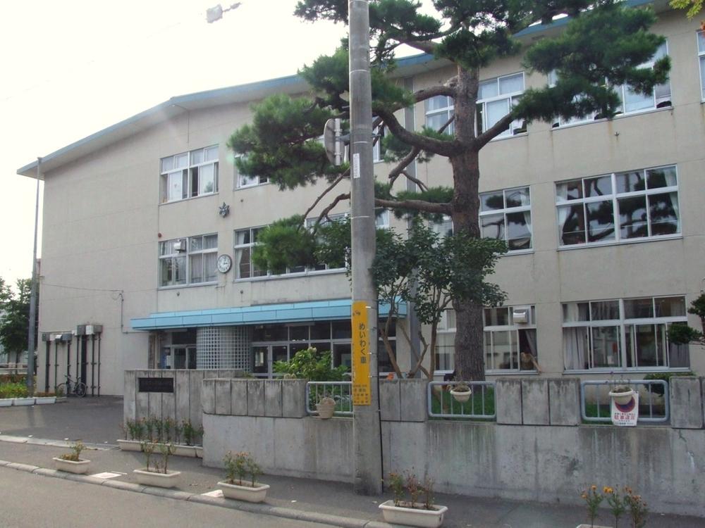 Primary school. Nango to elementary school 550m