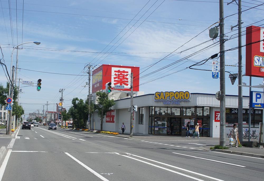 Drug store. Sapporo drugstore Tsukisamu to Higashiten 640m