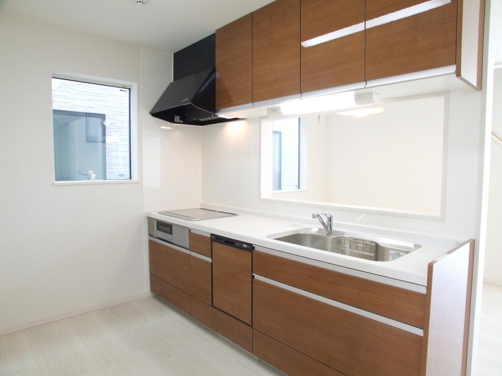 Kitchen. kitchen / Face-to-face system kitchen was also equipped with functional facilities such as a dishwasher