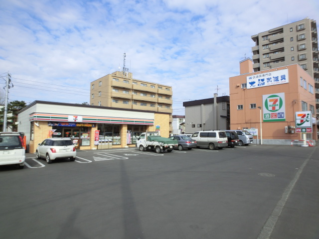 Convenience store. Seven-Eleven Sapporo Nangodori 5-chome Kitamise (convenience store) to 671m