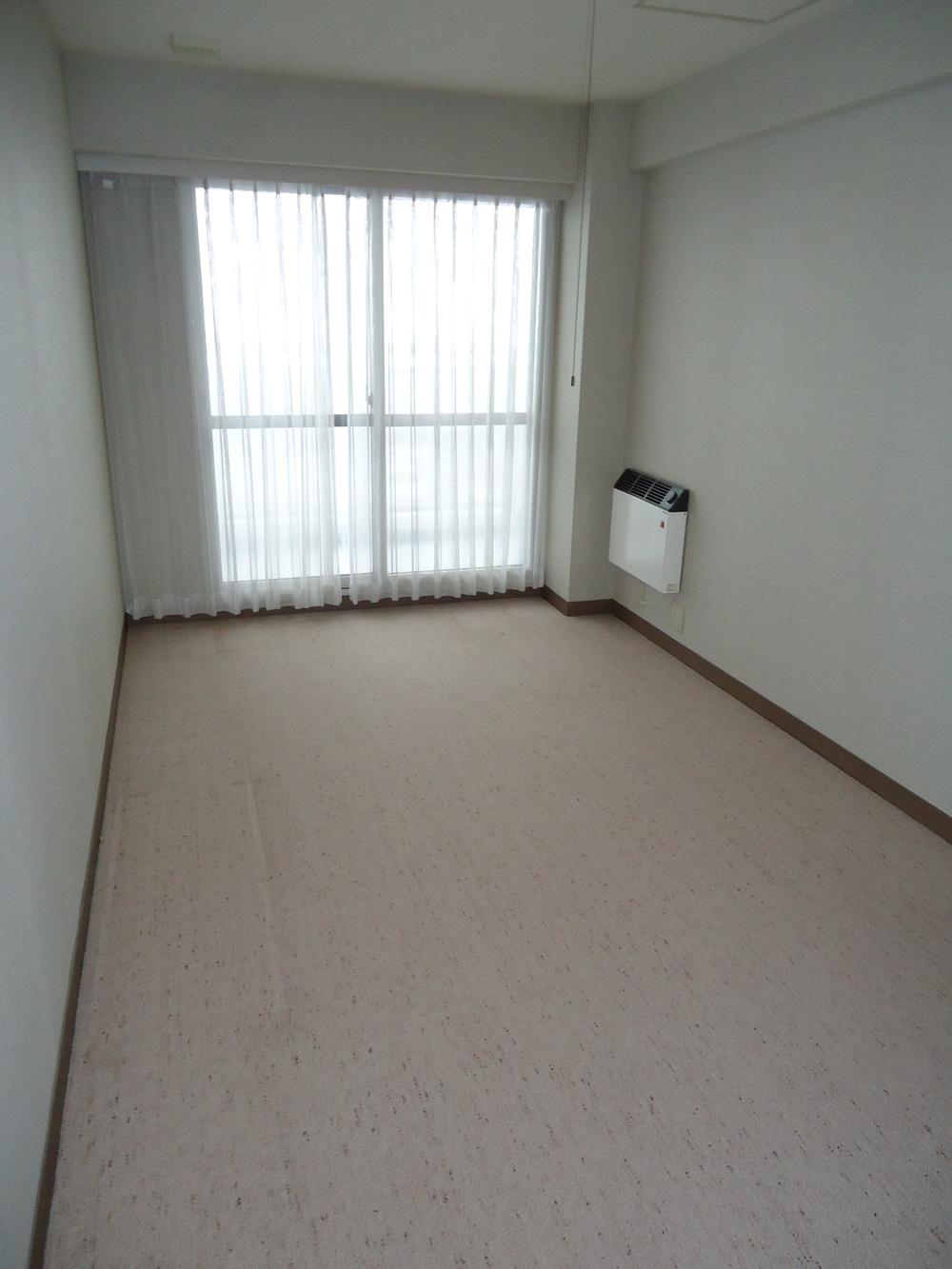 Non-living room. Indoor (12 May 2013) Shooting