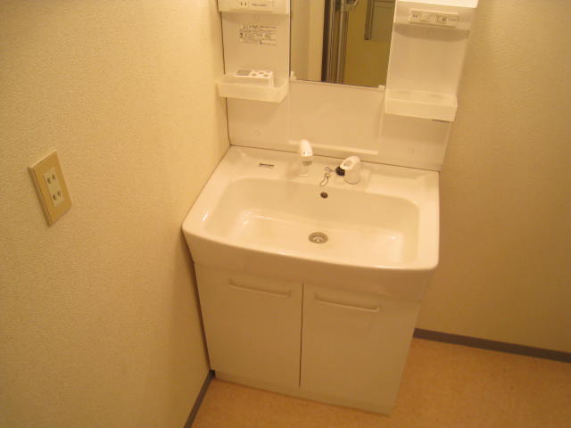 Washroom. Shampoo dresser equipped