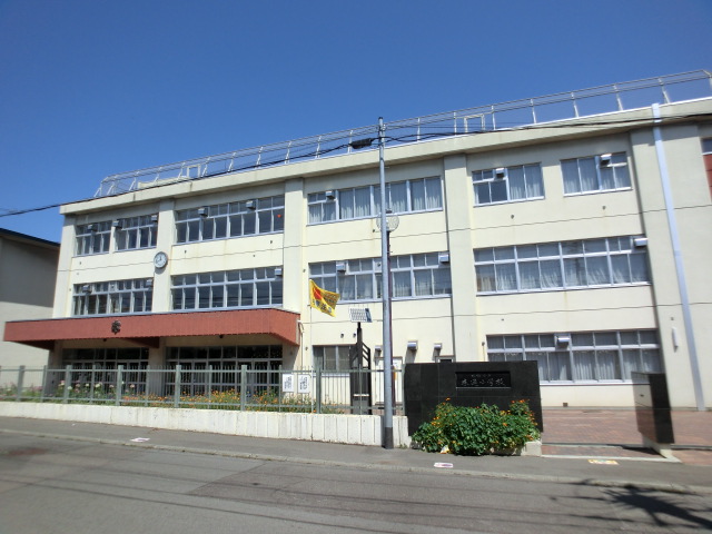 Primary school. 1194m to Sapporo Municipal Hondori elementary school (elementary school)