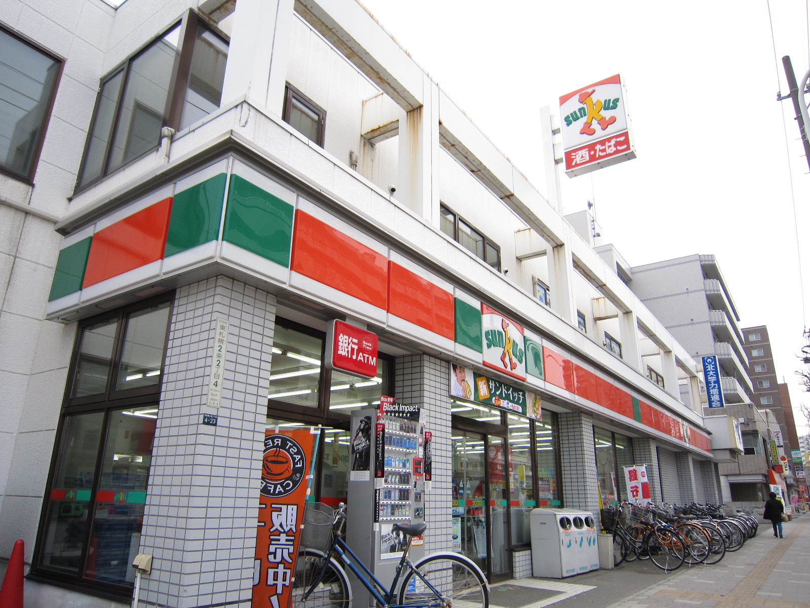 Convenience store. Thanks Higashisapporo store up (convenience store) 134m