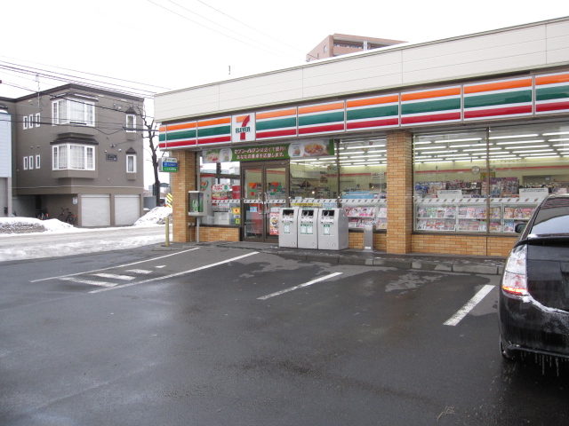 Convenience store. Seven-Eleven Higashisapporo Article 5 store up (convenience store) 260m