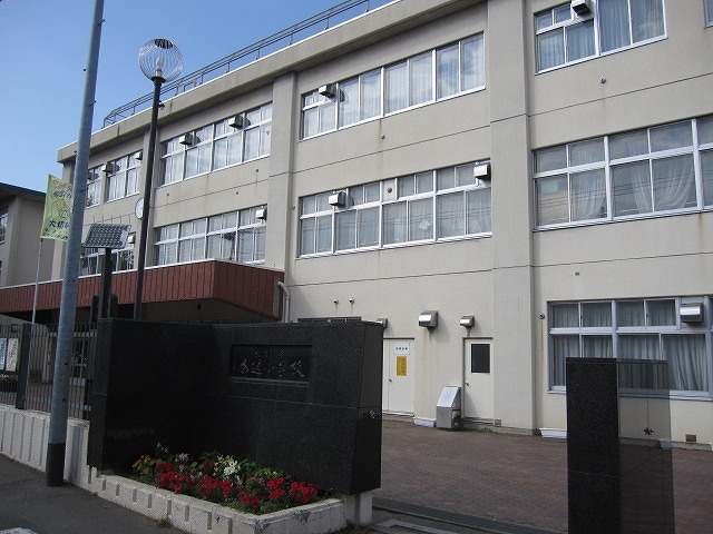 Primary school. 1386m to Sapporo Municipal Hondori elementary school (elementary school)