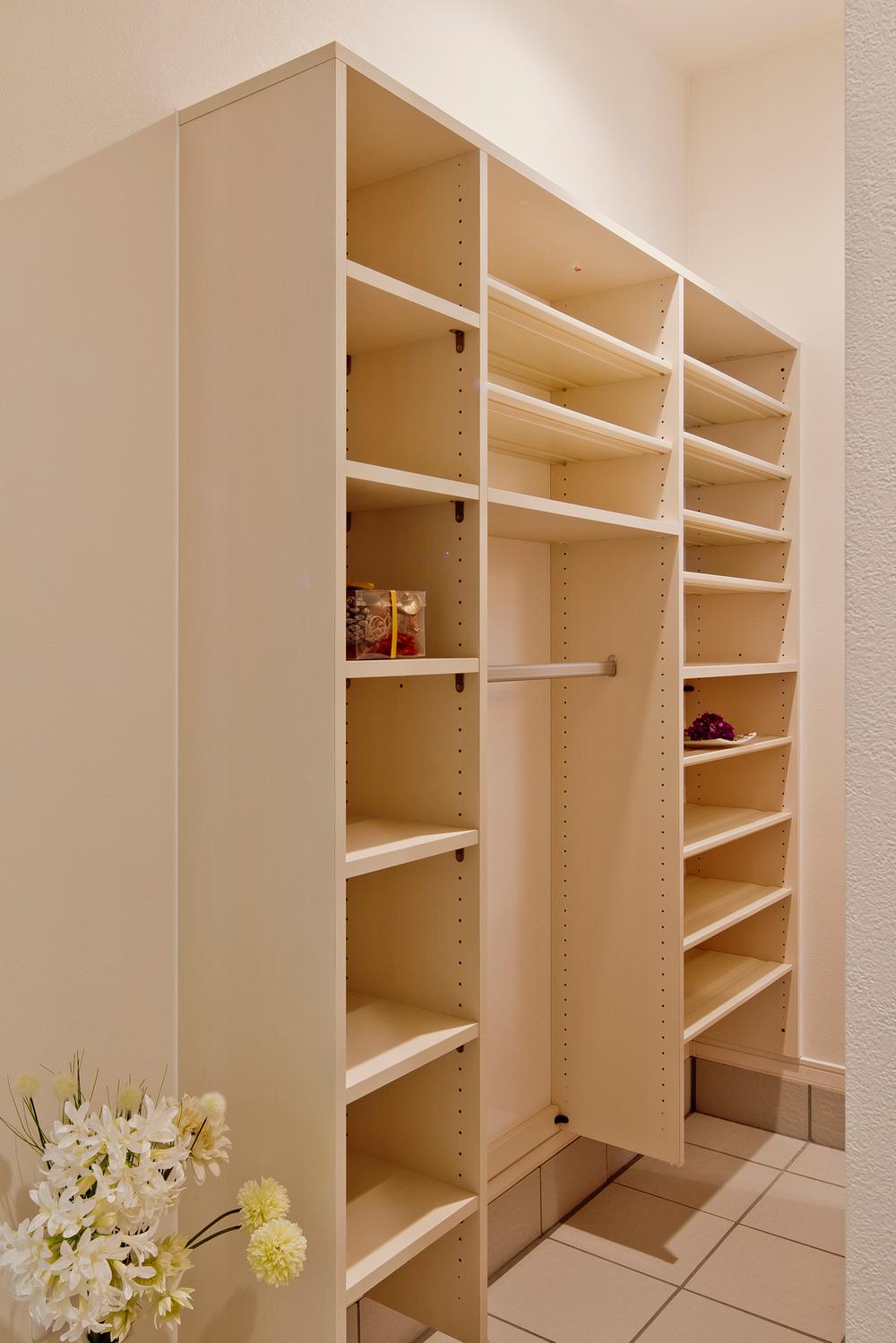 Receipt. The entrance, Another storage and blind space to put around to not to take off my shoes. It is possible to fit even strollers and children's play equipment