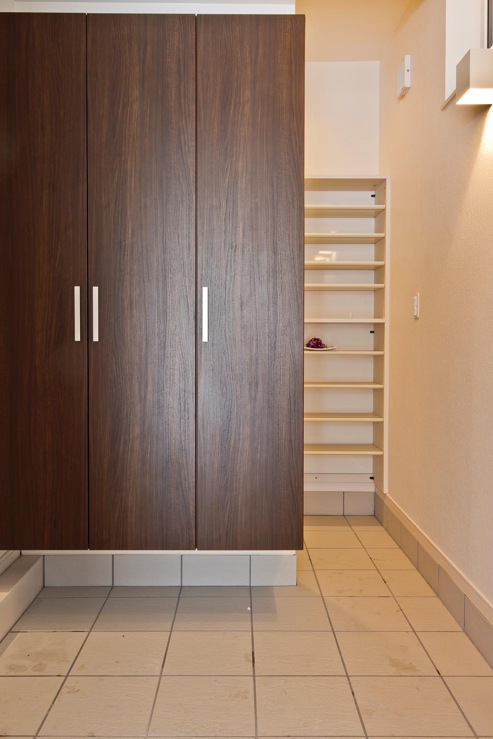 Entrance. Upon entering the front door, Large shoe box in space with a space.