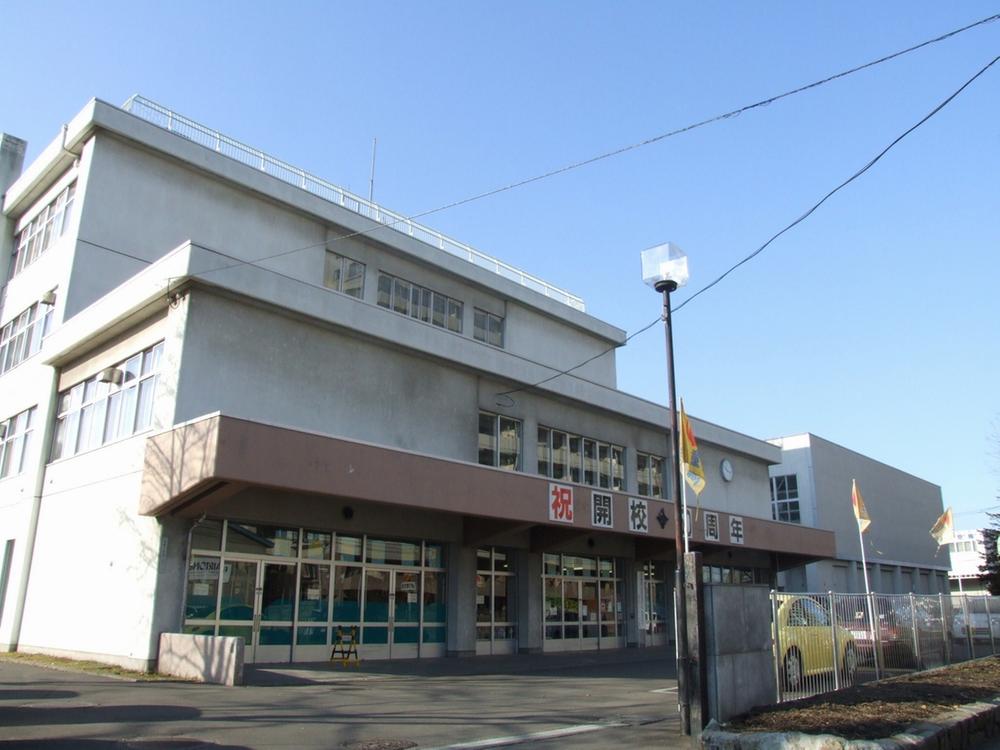 Primary school. 219m up to elementary school Sapporo TatsuYutaka Garden