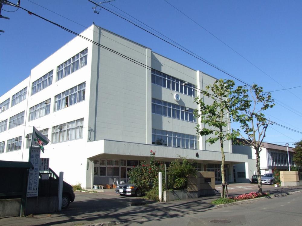 Junior high school. 1737m to Sapporo City NichiAkira junior high school