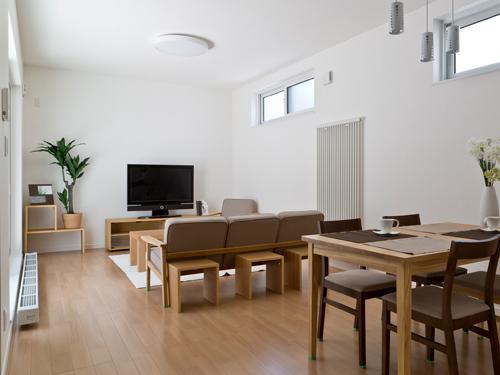 Living. By made a living on the second floor, Increased lighting force, It won the brightness and airy.