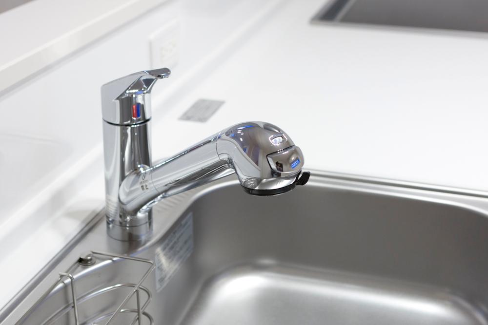 Other Equipment. Water purification function shower faucet. Since the water purification machine is built-in location also taken without, Simple, easy-to-use styling.