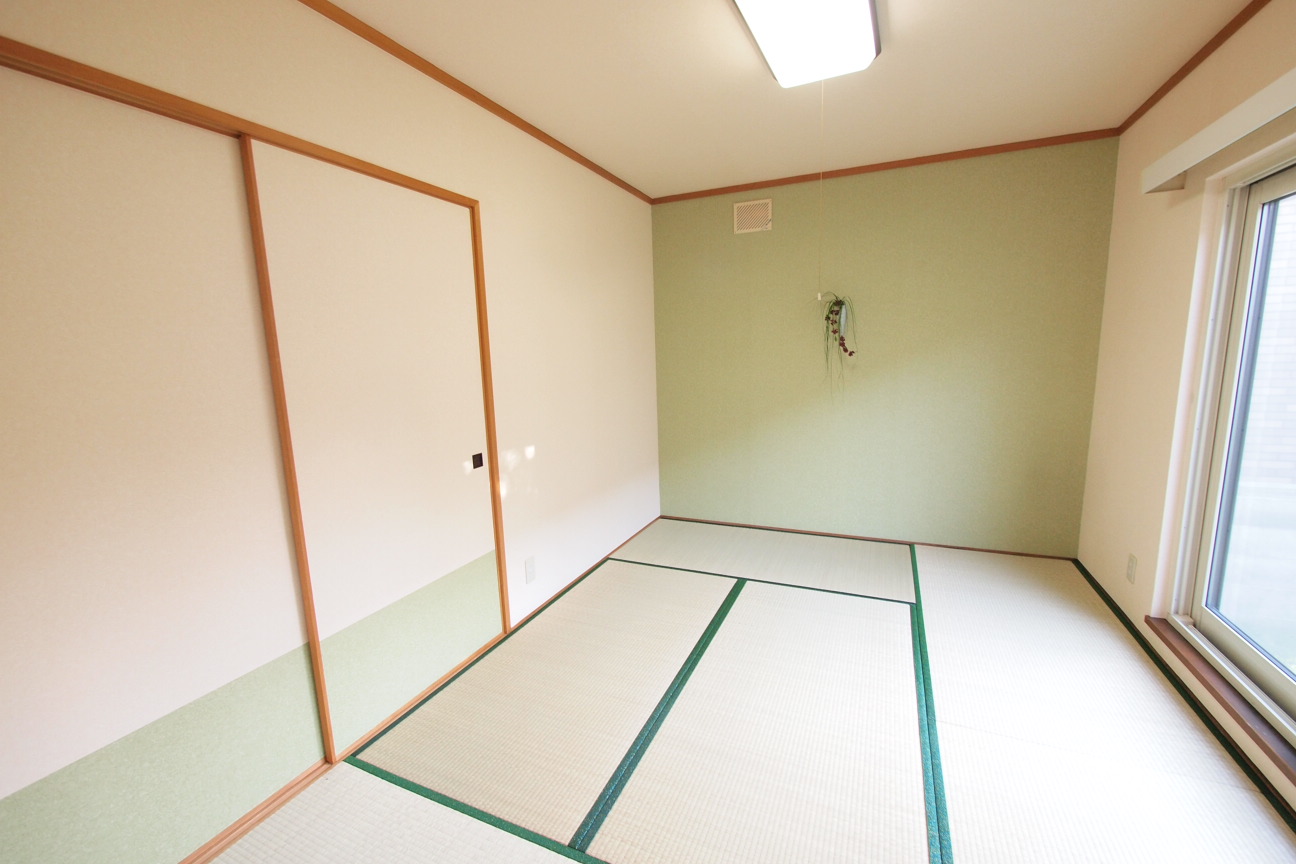 Other room space. It is a Japanese-style room of the Interior. 
