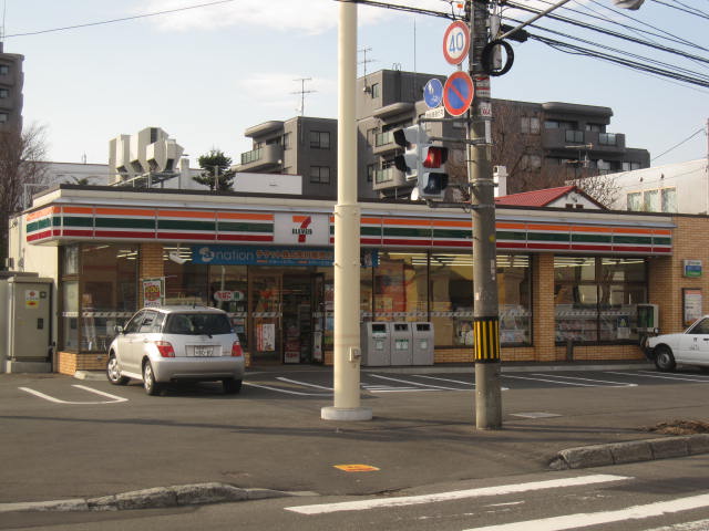 Convenience store. Seven-Eleven Higashisapporo Article 5 4-chome up (convenience store) 232m