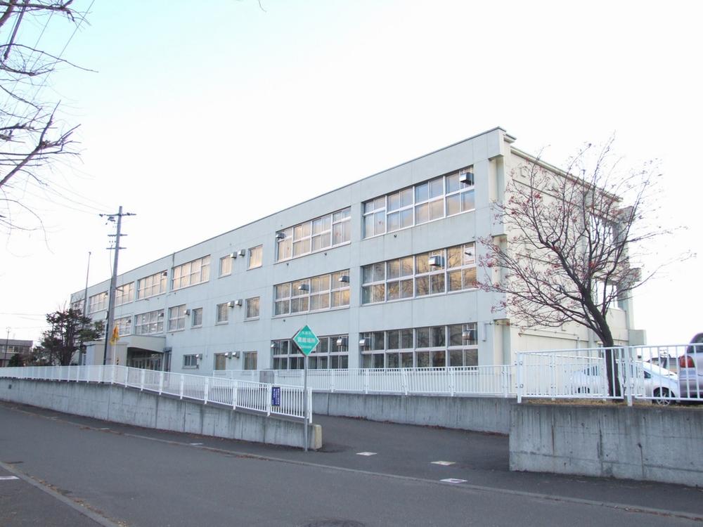 Primary school. 1189m to Sapporo Tatsunishi Shiraishi Elementary School