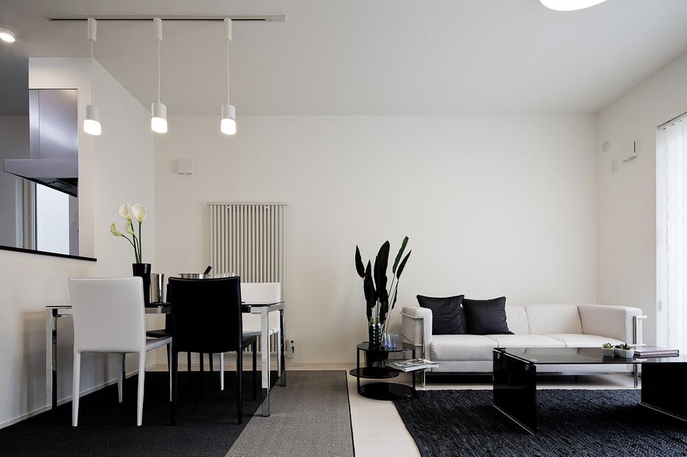 Same specifications photos (living). About 2.7m and the high ceiling of the living room is full of sense of openness, Space actually be felt widely than. Also, Glance does not take care in the large windows so the second floor of. (Same specifications)