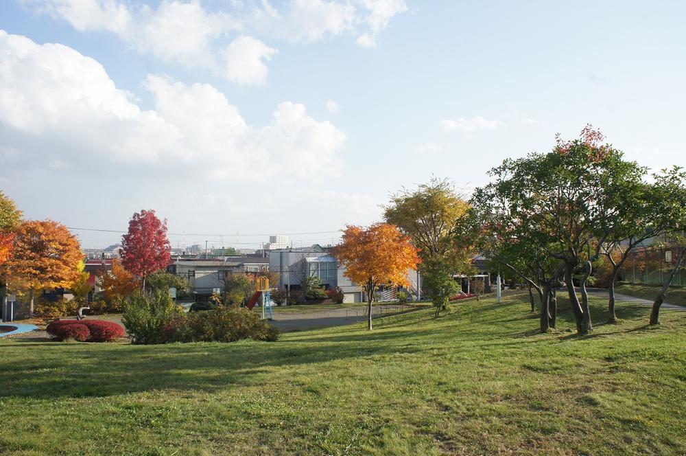 park. 130m to the east, Tsukisamu park