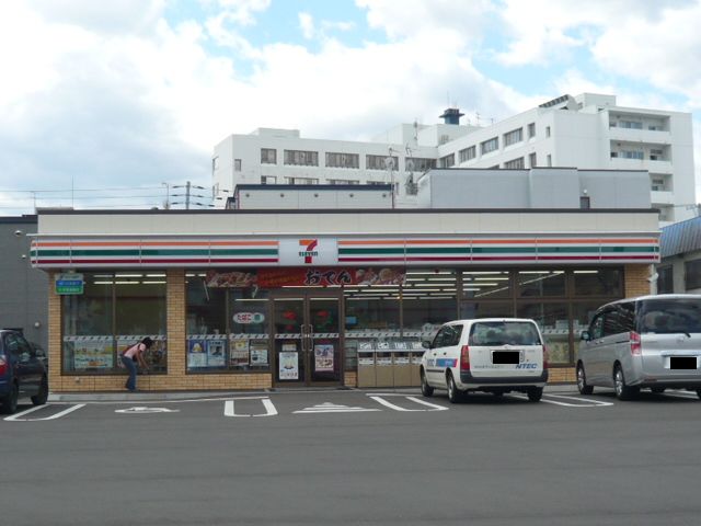 Convenience store. Seven-Eleven Kikusui Article 5 store up (convenience store) 157m