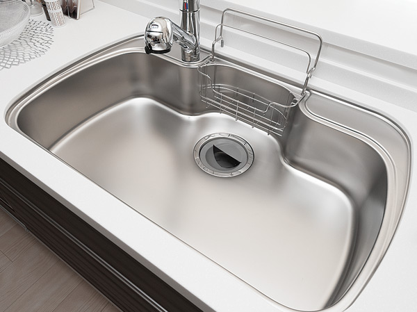 Kitchen.  [Quiet sink] Ya sound water falls on sink, Adopt a silent sink to reduce noise, such as warping sound of "Bokon" when flushed with hot water. It does not interfere with the TV sound, Has achieved a quiet kitchen (same specifications)