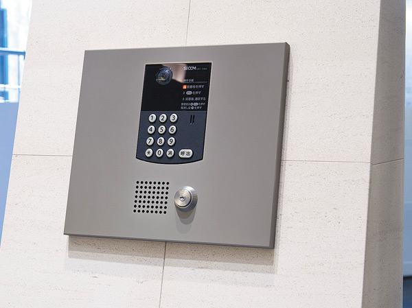 Security.  [Color monitor intercom] Adopt an auto-lock system with a TV monitor that can check the visitors in the voice and image. And at the same time prevent the suspicious person of intrusion, Visitors of useless, such as sales also shut out in advance. Also, You can see the visitors to double in the entrance hall and a dwelling unit entrance (same specifications)