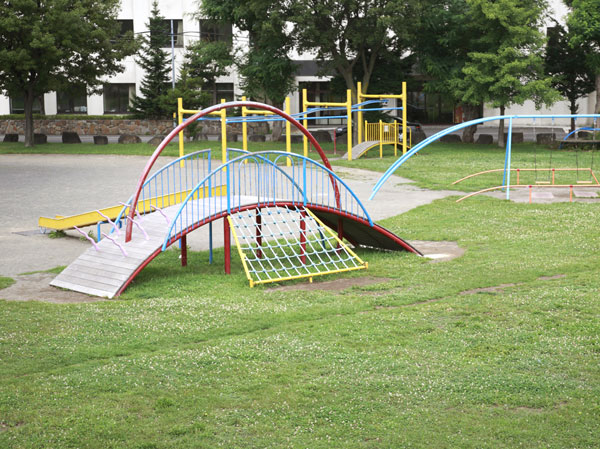 Surrounding environment. Mutsumi park (about 180m ・ A 3-minute walk). Playground equipment facilities, Sandpit, Tarzan rope, Combination playground equipment, There is a spring playground equipment